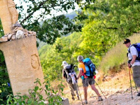 Des pèlerins sur le Chemin de Saint-Jacques de Compostelle