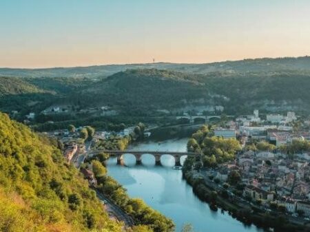 web21-180816090554-vue-sur-cahors-depuis-le-mont-saint-cyr-lot-tourisme-teddy-verneuil-640x360